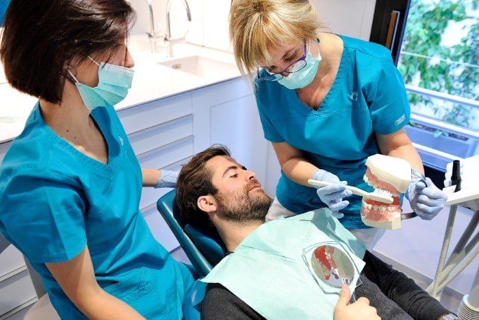 como-curar-la-enfermedad-periodontal clinica dental barcelona