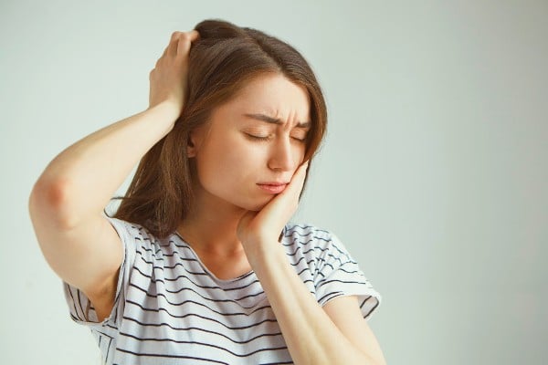 chica con pericoronaritis
