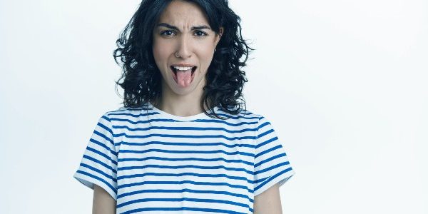 chica con hipersalivacion chica con hipersalivacion